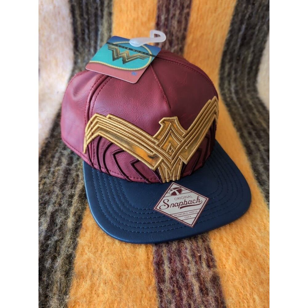 DC Comics Wonder Woman Suit Up Applique Snapback Cap Hat NEW W/TAGS